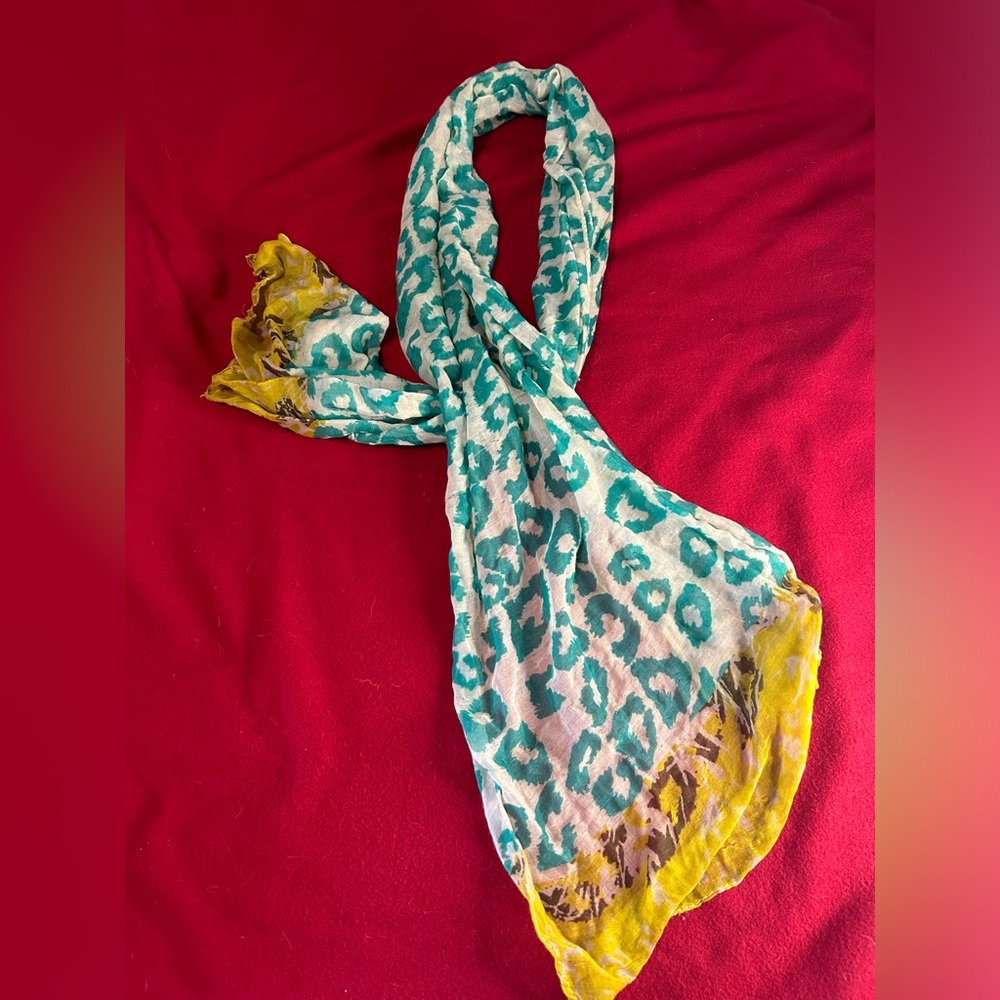 Cheetah print scarf with yellow